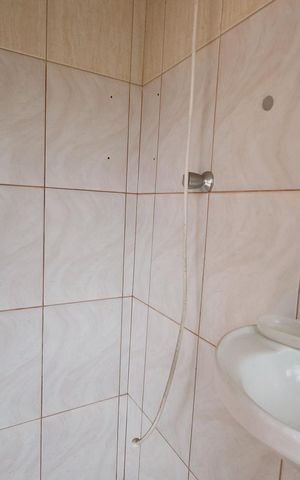 Casa à venda com 180m², 7 quartos e 2 vagas Casa à venda com 180m², 7 quartos e 2 vagasBanheiro 2 casa 1
