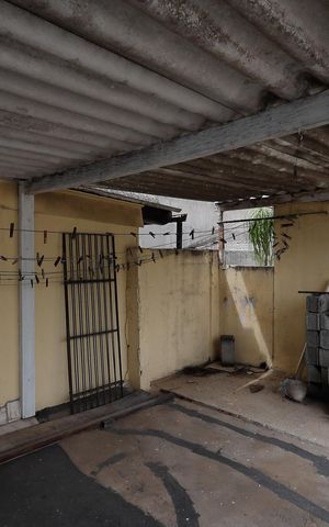 Casa à venda com 180m², 7 quartos e 2 vagas Casa à venda com 180m², 7 quartos e 2 vagasQuintal