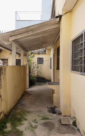 Casa à venda com 180m², 7 quartos e 2 vagas Casa à venda com 180m², 7 quartos e 2 vagasQuintal / Tanque