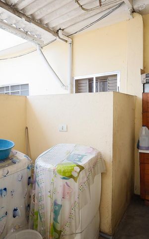 Casa à venda com 180m², 7 quartos e 2 vagas Casa à venda com 180m², 7 quartos e 2 vagasÁrea de Serviço Casa 2
