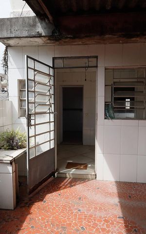 Casa à venda com 180m², 7 quartos e 2 vagas Casa à venda com 180m², 7 quartos e 2 vagasQuintal casa 1