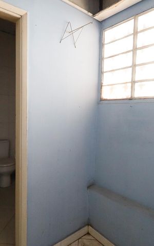 Casa à venda com 180m², 7 quartos e 2 vagas Casa à venda com 180m², 7 quartos e 2 vagashall