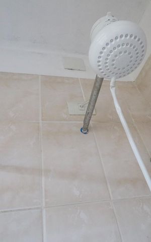 Casa à venda com 180m², 7 quartos e 2 vagas Casa à venda com 180m², 7 quartos e 2 vagasBanheiro casa 2