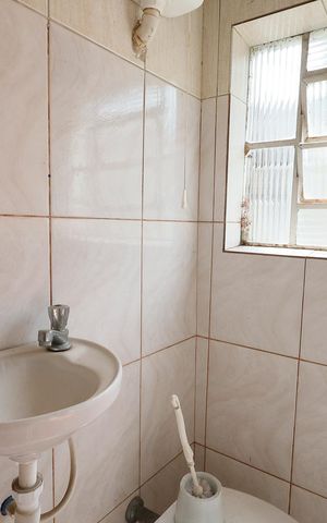 Casa à venda com 180m², 7 quartos e 2 vagas Casa à venda com 180m², 7 quartos e 2 vagasBanheiro 2 casa 1