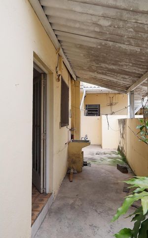Casa à venda com 180m², 7 quartos e 2 vagas Casa à venda com 180m², 7 quartos e 2 vagasQuintal / Tanque