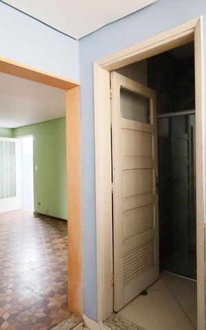 Casa à venda com 180m², 7 quartos e 2 vagas Casa à venda com 180m², 7 quartos e 2 vagashall