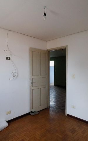 Casa à venda com 180m², 7 quartos e 2 vagas Casa à venda com 180m², 7 quartos e 2 vagasQuarto 1 casa 1
