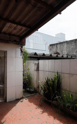 Casa à venda com 180m², 7 quartos e 2 vagas Casa à venda com 180m², 7 quartos e 2 vagasQuintal casa 1