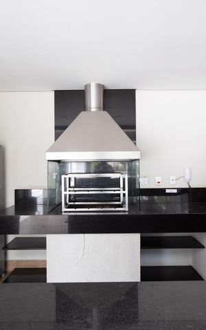 Apartamento à venda com 82m², 2 quartos e 3 vagas Apartamento à venda com 82m², 2 quartos e 3 vagasÁrea comum - Churrasqueira