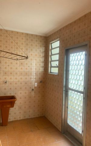 Casa à venda com 240m², 2 quartos e 2 vagas Casa à venda com 240m², 2 quartos e 2 vagasÁrea de serviço