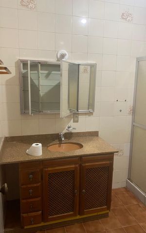 Casa à venda com 240m², 2 quartos e 2 vagas Casa à venda com 240m², 2 quartos e 2 vagasBanheiro