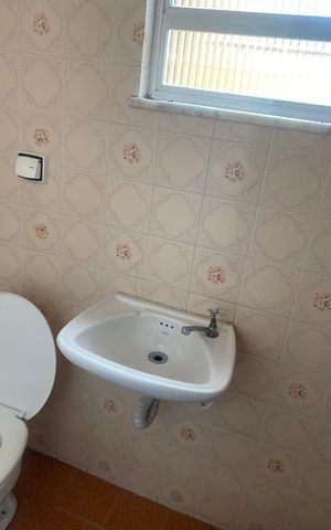 Casa à venda com 240m², 2 quartos e 2 vagas Casa à venda com 240m², 2 quartos e 2 vagasBanheiro