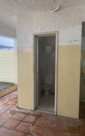 Casa à venda com 240m², 2 quartos e 2 vagas Casa à venda com 240m², 2 quartos e 2 vagasÁrea externa