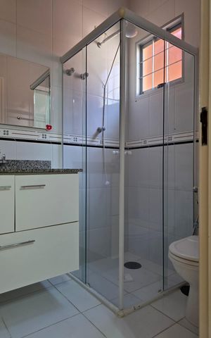 Casa à venda com 169m², 3 quartos e 1 vaga Casa à venda com 169m², 3 quartos e 1 vagaBanheiro