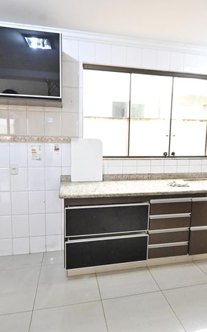 Casa de condomínio para alugar com 250m², 3 quartos e 4 vagas