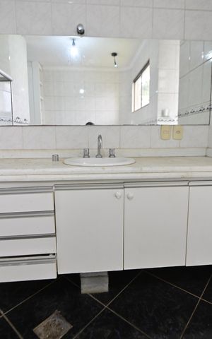 Casa de condomínio para alugar com 250m², 3 quartos e 4 vagas