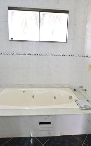 Casa de condomínio para alugar com 250m², 3 quartos e 4 vagas