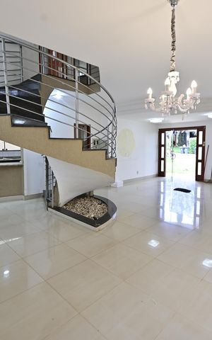 Casa de condomínio para alugar com 250m², 3 quartos e 4 vagas
