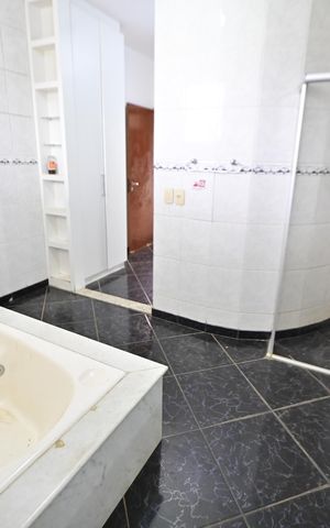 Casa de condomínio para alugar com 250m², 3 quartos e 4 vagas