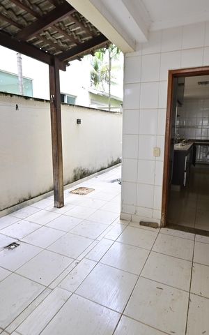 Casa de condomínio para alugar com 250m², 3 quartos e 4 vagas