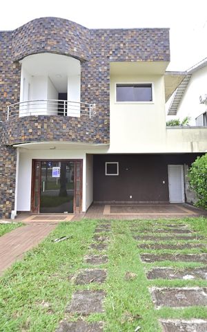 Casa de condomínio para alugar com 250m², 3 quartos e 4 vagas