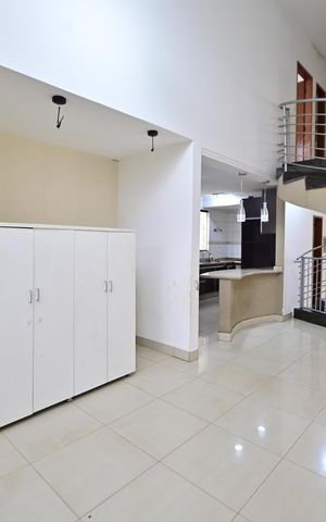 Casa de condomínio para alugar com 250m², 3 quartos e 4 vagas