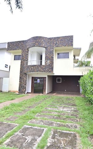 Casa de condomínio para alugar com 250m², 3 quartos e 4 vagas