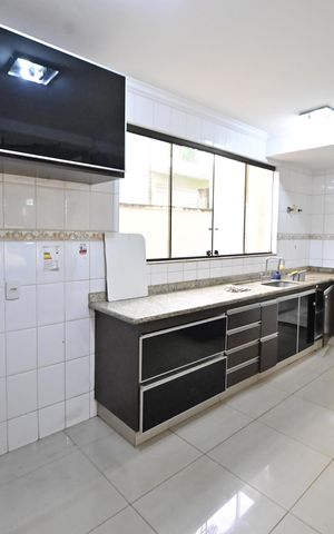 Casa de condomínio para alugar com 250m², 3 quartos e 4 vagas