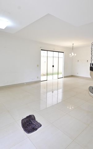 Casa de condomínio para alugar com 250m², 3 quartos e 4 vagas