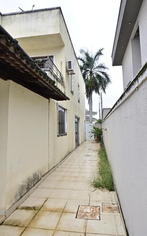 Casa de condomínio para alugar com 250m², 3 quartos e 4 vagas