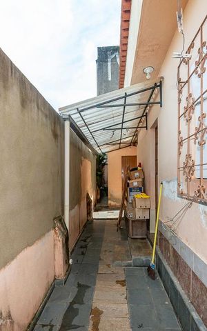 Casa à venda com 360m², 5 quartos e 1 vaga Casa à venda com 360m², 5 quartos e 1 vagaÁrea de Serviço