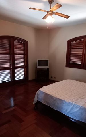Casa para alugar com 720m², 3 quartos e 4 vagas Casa para alugar com 720m², 3 quartos e 4 vagasQuarto