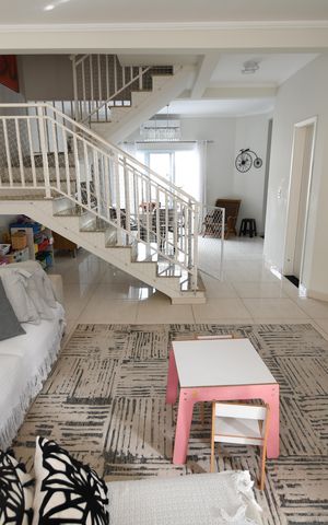 Casa à venda com 129m², 3 quartos e sem vagaSala