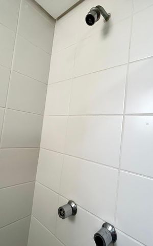 Apartamento para alugar com 65m², 2 quartos e 1 vaga Apartamento para alugar com 65m², 2 quartos e 1 vagaBanheiro 1