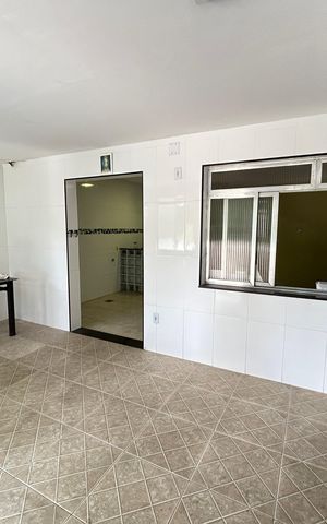 Casa à venda com 100m², 4 quartos e 1 vagaÁrea de Serviço