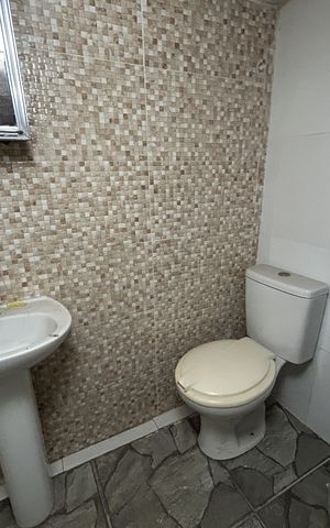 Casa à venda com 100m², 4 quartos e 1 vagaBanheiro 1