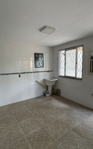Casa à venda com 100m², 4 quartos e 1 vagaÁrea de Serviço