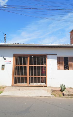 Casa à venda com 137m², 3 quartos e 2 vagasFachada