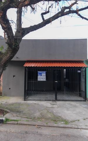 Casa à venda com 108m², 2 quartos e 1 vaga Casa à venda com 108m², 2 quartos e 1 vagaFachada