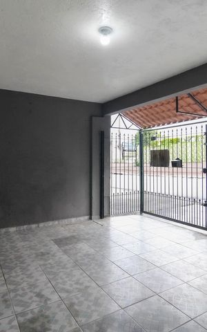 Casa à venda com 108m², 2 quartos e 1 vaga Casa à venda com 108m², 2 quartos e 1 vagaGaragem