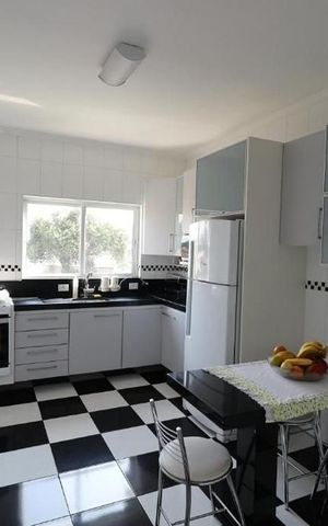 Casa à venda com 250m², 3 quartos e 6 vagas