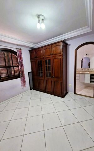 Casa à venda com 208m², 4 quartos e 4 vagas