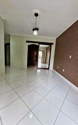 Casa à venda com 208m², 4 quartos e 4 vagas