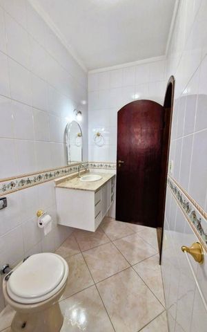 Casa à venda com 208m², 4 quartos e 4 vagas