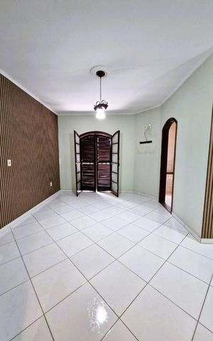 Casa à venda com 208m², 4 quartos e 4 vagas