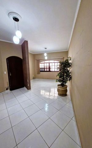 Casa à venda com 208m², 4 quartos e 4 vagas