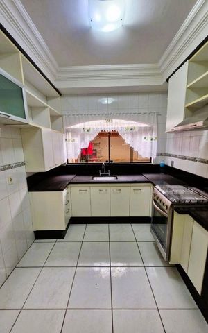 Casa à venda com 208m², 4 quartos e 4 vagas