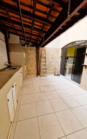 Casa à venda com 208m², 4 quartos e 4 vagas