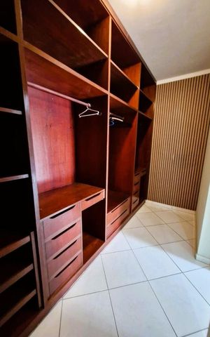 Casa à venda com 208m², 4 quartos e 4 vagas