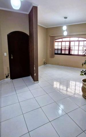 Casa à venda com 208m², 4 quartos e 4 vagas